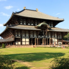 Todai-ji. The largest wooden structure in the world. Built by the world's largest wooden man. It's actually a sad story...
